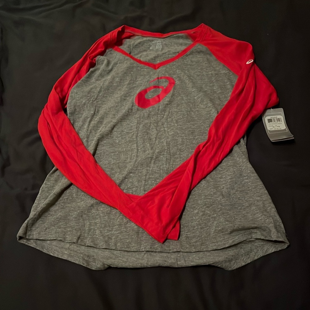 Brand new oasics long sleeved T